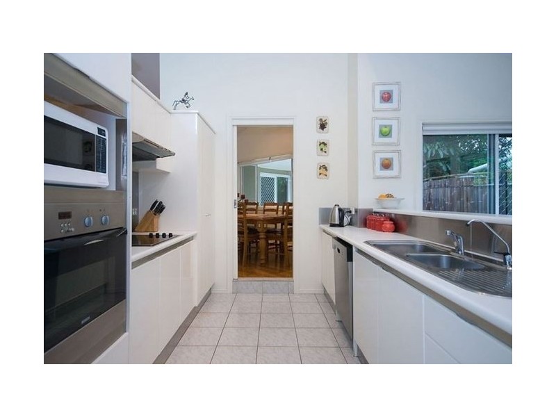 9 Montebello Court, Mermaid Waters QLD 4218
