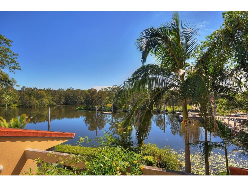 125 Santa Cruz Boulevard, Clear Island Waters QLD 4226