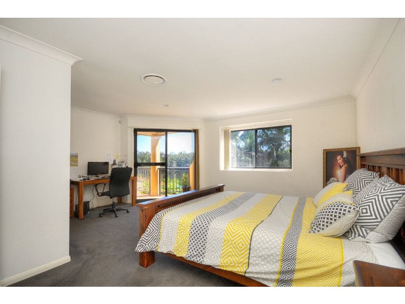 125 Santa Cruz Boulevard, Clear Island Waters QLD 4226