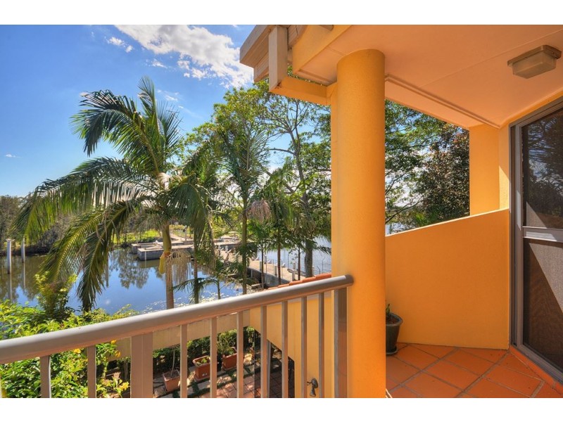 125 Santa Cruz Boulevard, Clear Island Waters QLD 4226