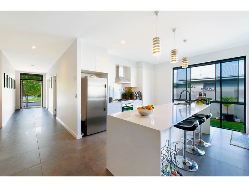 9 Rhodium Crescent, Hope Island QLD 4212