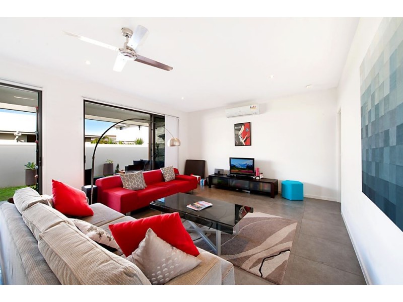 9 Rhodium Crescent, Hope Island QLD 4212