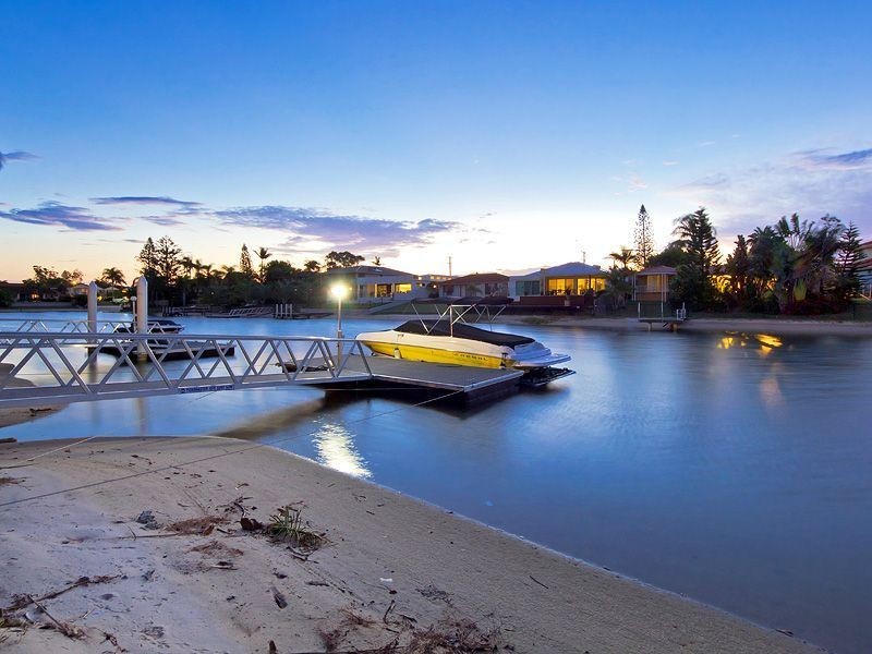 13 Maureen Ct, Broadbeach Waters QLD 4218