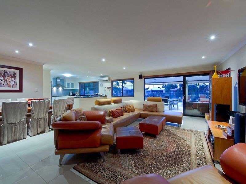 13 Maureen Ct, Broadbeach Waters QLD 4218