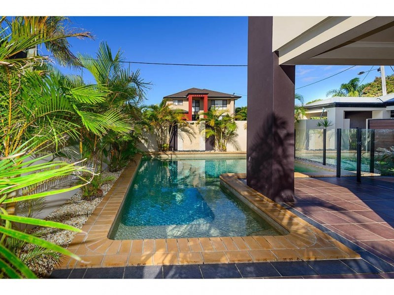 11 Summerland Key, Broadbeach Waters QLD 4218