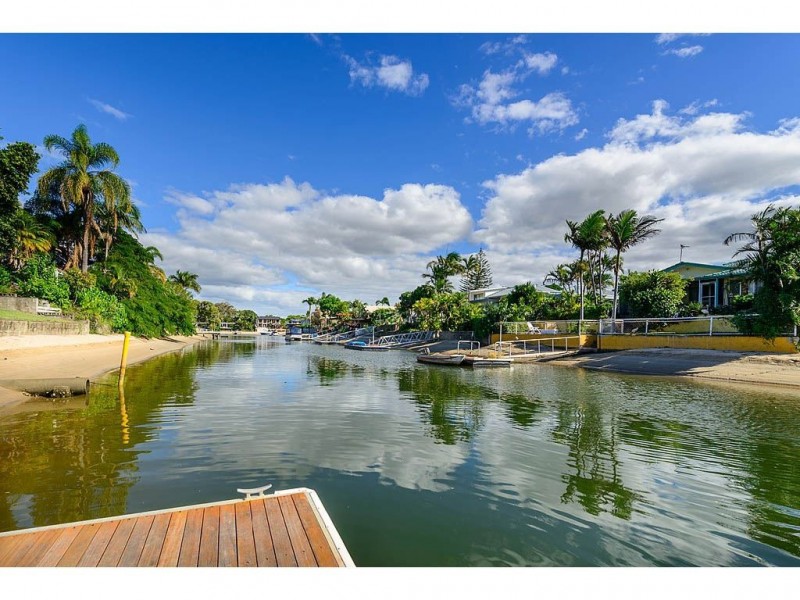 11 Summerland Key, Broadbeach Waters QLD 4218
