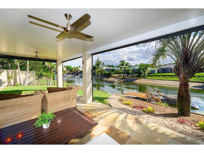 11 Summerland Key, Broadbeach Waters QLD 4218