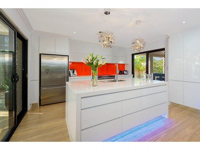 11 Summerland Key, Broadbeach Waters QLD 4218