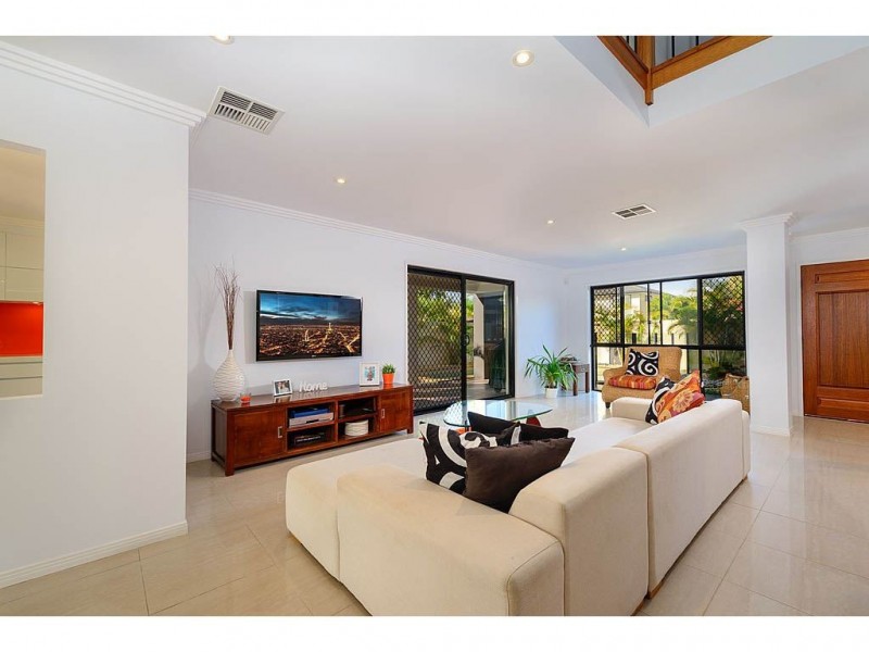 11 Summerland Key, Broadbeach Waters QLD 4218