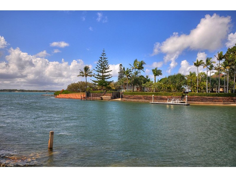 6 Sepik Place, Runaway Bay QLD 4216