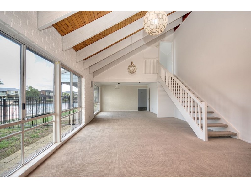 6 Sepik Place, Runaway Bay QLD 4216