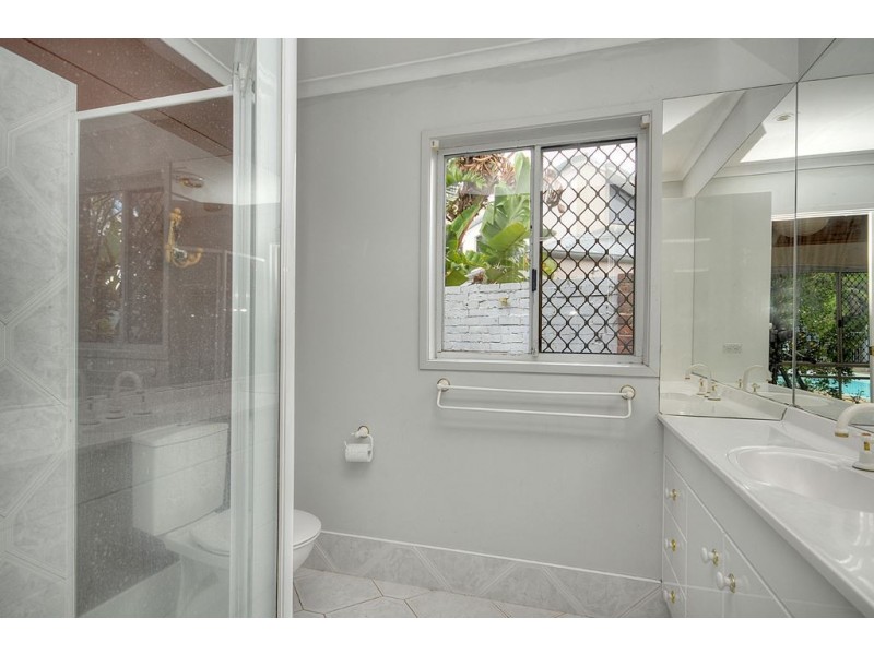 6 Sepik Place, Runaway Bay QLD 4216