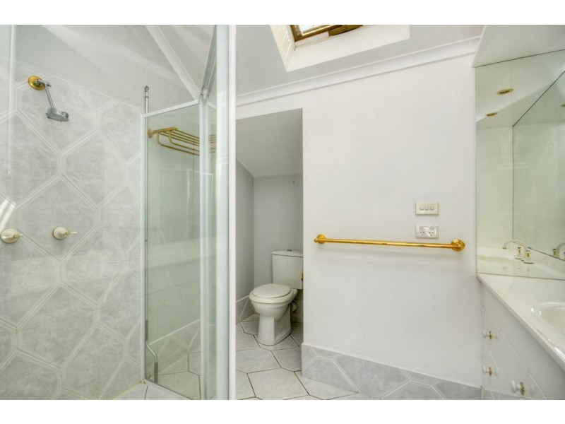 6 Sepik Place, Runaway Bay QLD 4216