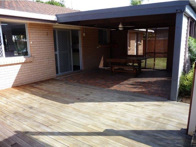 39 Gretel Drive, Mermaid Waters QLD 4218