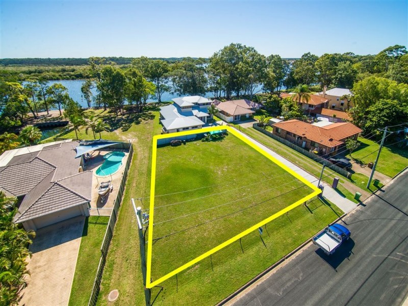 4 Tallara Street, Coombabah QLD 4216
