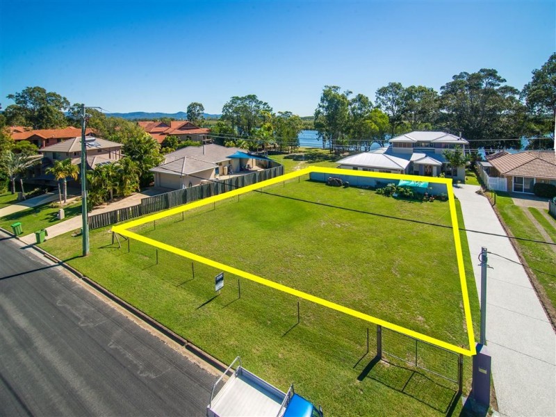 4 Tallara Street, Coombabah QLD 4216