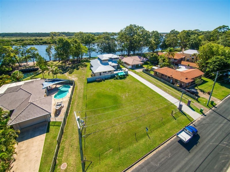 4 Tallara Street, Coombabah QLD 4216