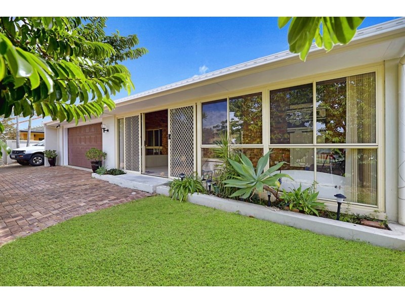 53 Intrepid Drive, Mermaid Waters QLD 4218