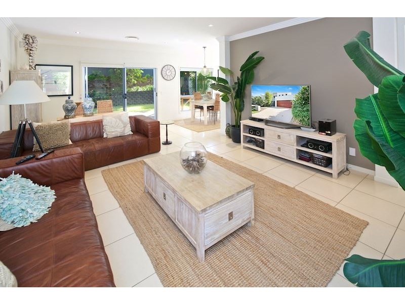 2/64 Compass Drive, Biggera Waters QLD 4216