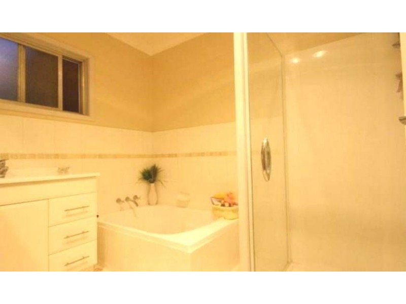 7 Clinton Av, Burleigh Waters QLD 4220