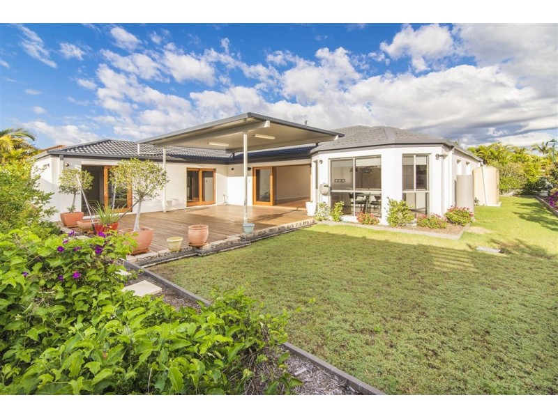 16 Arbuthnot Parade, Benowa Waters QLD 4217