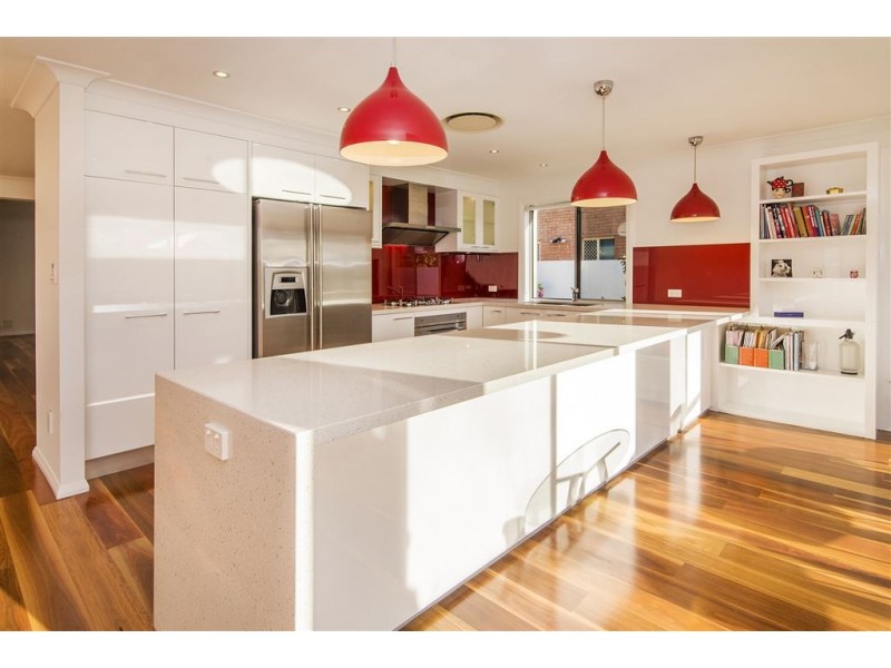 16 Arbuthnot Parade, Benowa Waters QLD 4217