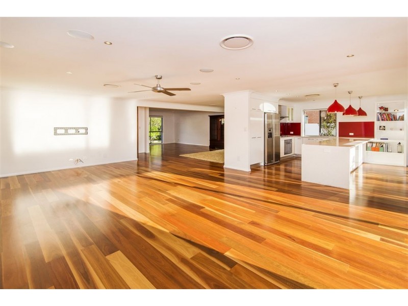 16 Arbuthnot Parade, Benowa Waters QLD 4217