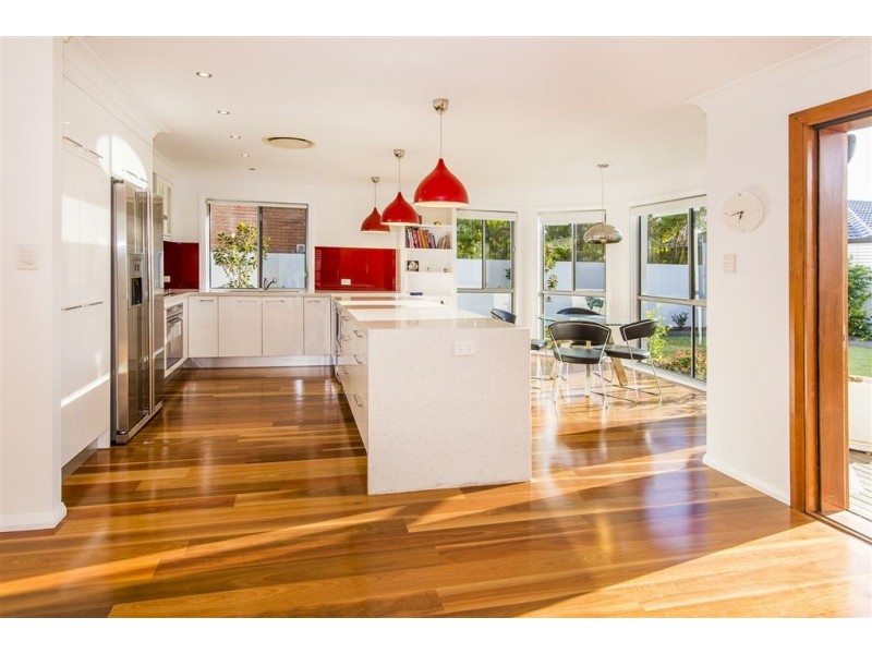 16 Arbuthnot Parade, Benowa Waters QLD 4217