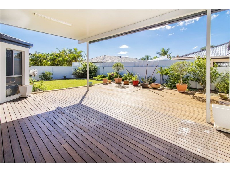 16 Arbuthnot Parade, Benowa Waters QLD 4217