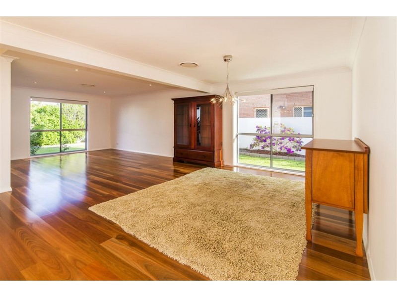 16 Arbuthnot Parade, Benowa Waters QLD 4217