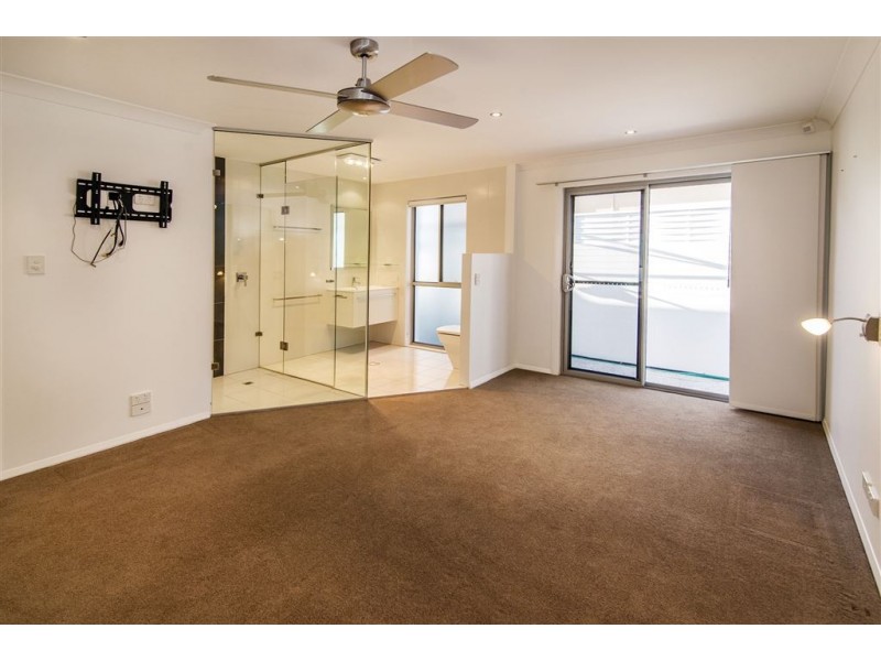 16 Arbuthnot Parade, Benowa Waters QLD 4217