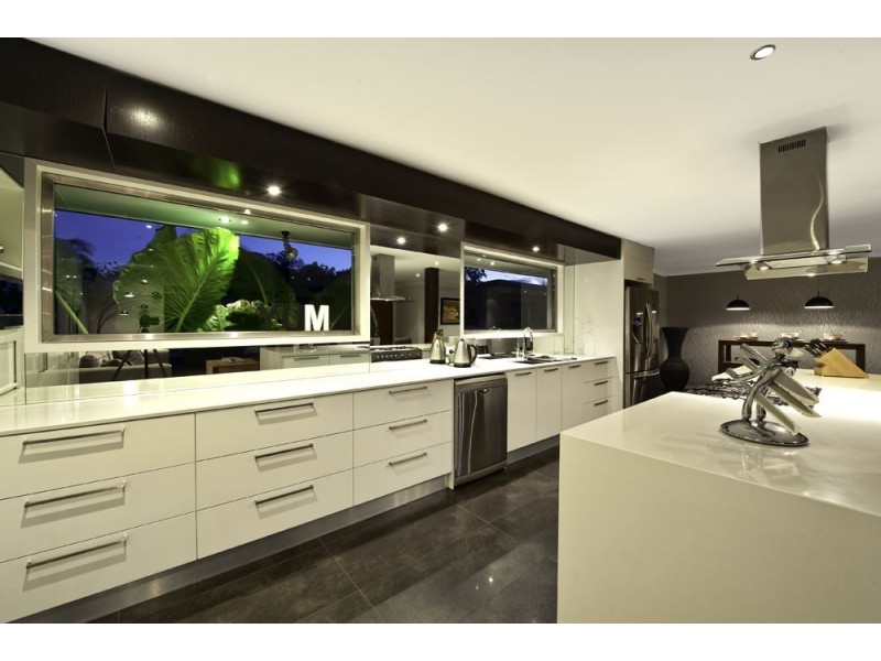 31 Lakefield Crescent, Paradise Point QLD 4216