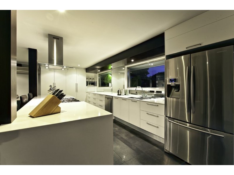 31 Lakefield Crescent, Paradise Point QLD 4216