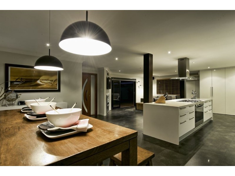 31 Lakefield Crescent, Paradise Point QLD 4216