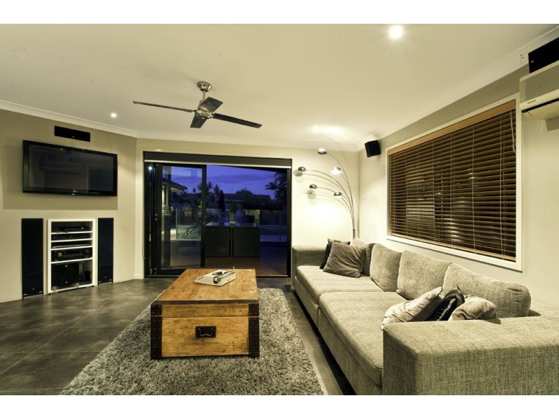 31 Lakefield Crescent, Paradise Point QLD 4216