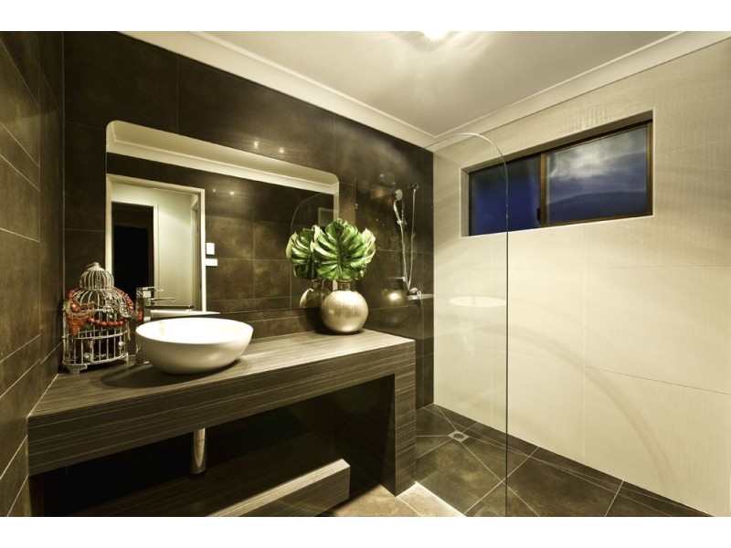 31 Lakefield Crescent, Paradise Point QLD 4216