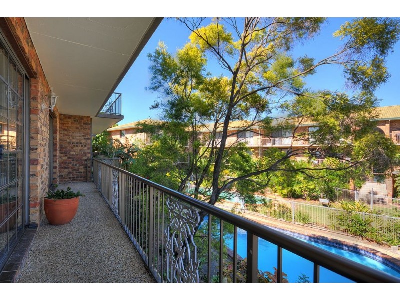 2/14 Duet Drive, Mermaid Waters QLD 4218