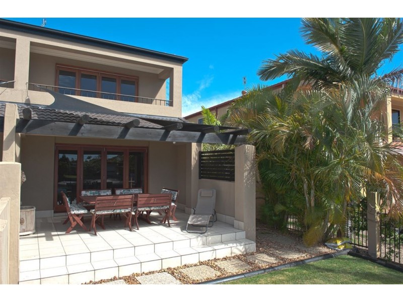 1/13 Vaggelas Crescent, Biggera Waters QLD 4216