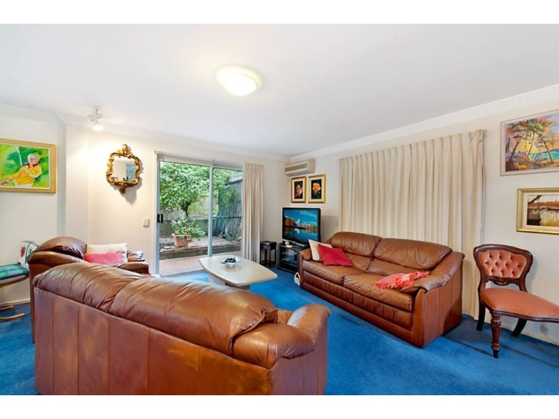 2/4 Vespa Crescent, Surfers Paradise QLD 4217