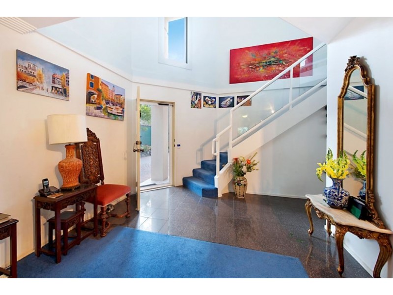 2/4 Vespa Crescent, Surfers Paradise QLD 4217