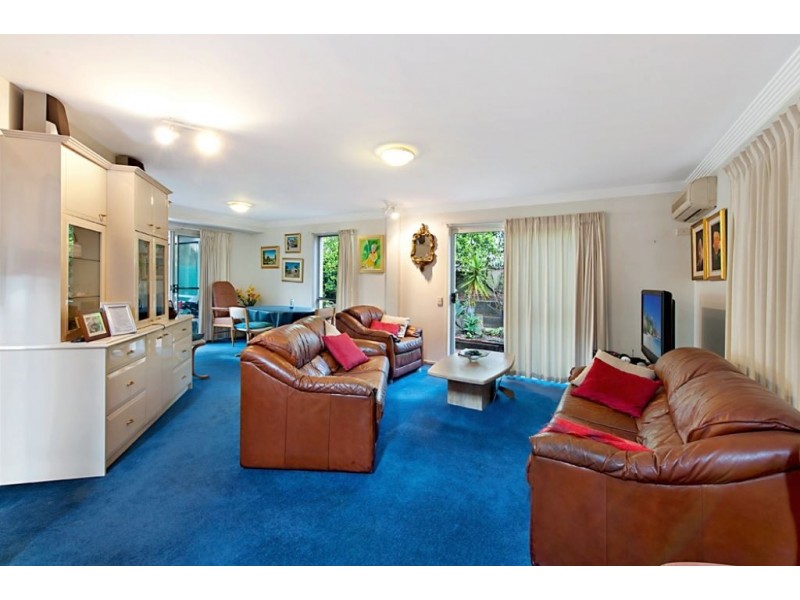 2/4 Vespa Crescent, Surfers Paradise QLD 4217