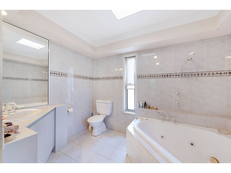 2/4 Vespa Crescent, Surfers Paradise QLD 4217