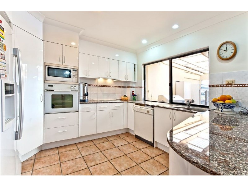 7/125 Santa Cruz Blvd, Clear Island Waters QLD 4226