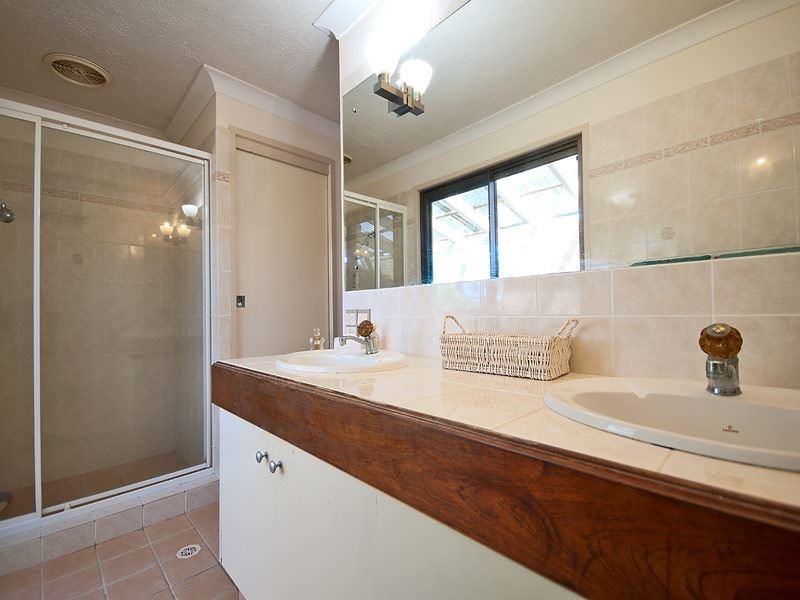 7 Tween Court, Mermaid Waters QLD 4218