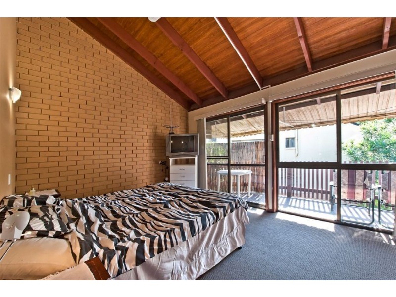 2/11 Orvieto Avenue, Mermaid Waters QLD 4218