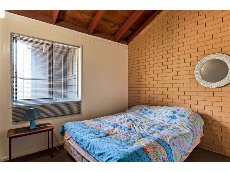 2/11 Orvieto Avenue, Mermaid Waters QLD 4218