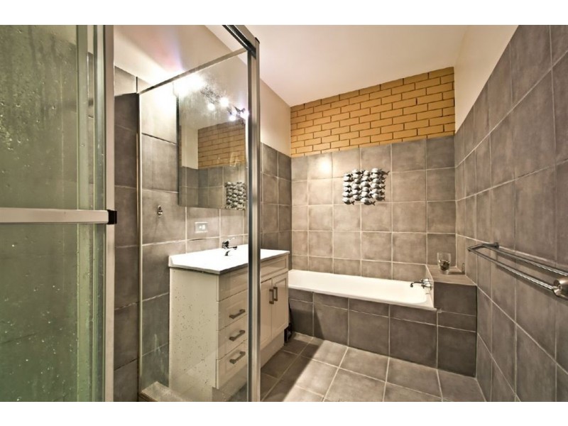 2/11 Orvieto Avenue, Mermaid Waters QLD 4218