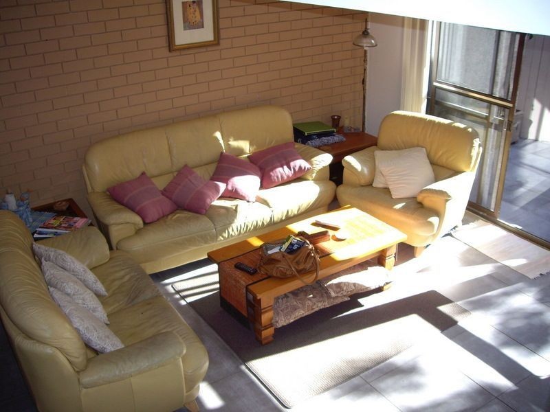 2/11 Orvieto Avenue, Mermaid Waters QLD 4218