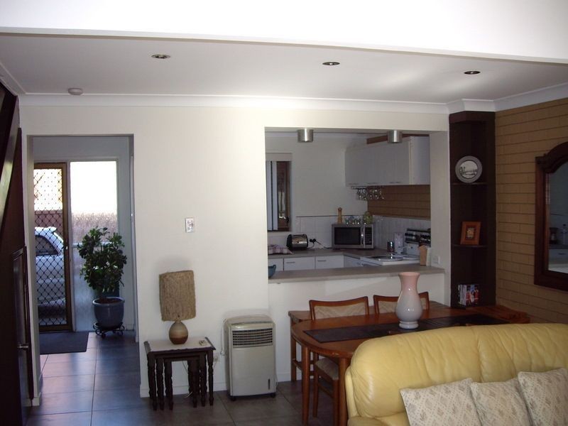 2/11 Orvieto Avenue, Mermaid Waters QLD 4218