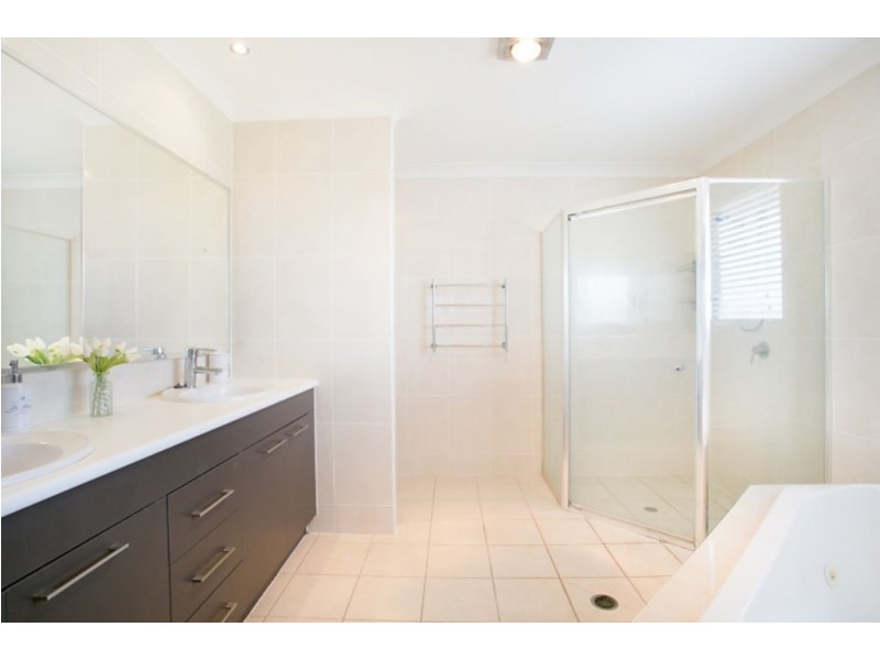 11 Mandolin Avenue, Helensvale QLD 4212